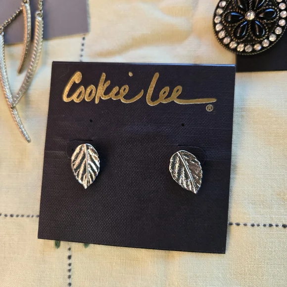 Lot of Eleven Pieces Cookie Lee  Jewelry Collection NEW with Tags Earrings - Picture 11 of 12